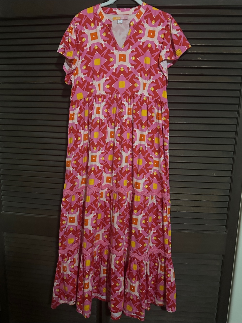 Geometric Pink V-Neck Maxi Dress with Short Sleeves
